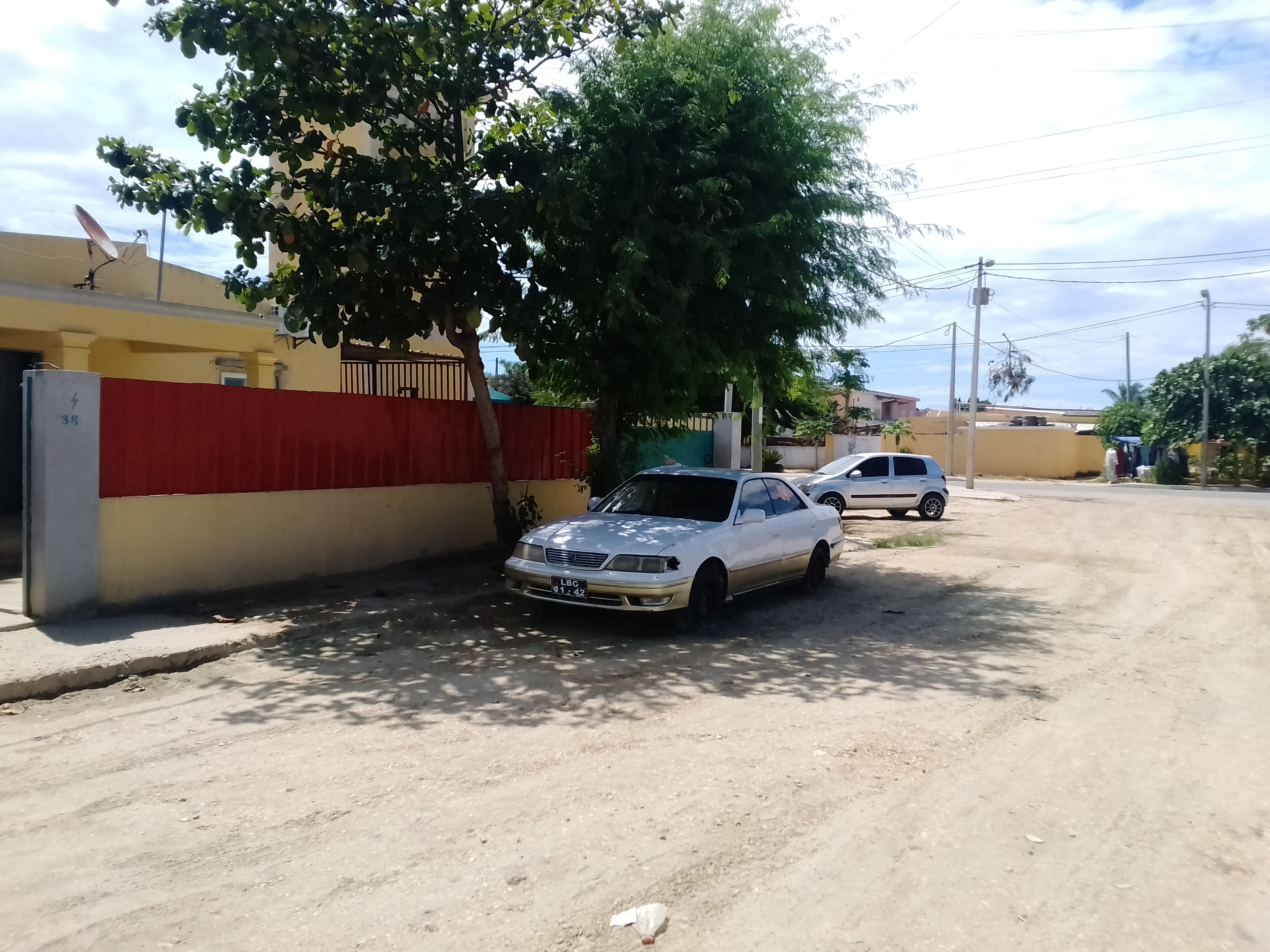 VENDER: VIVENDA NO BAIRRO DA LUZ-LOBITO