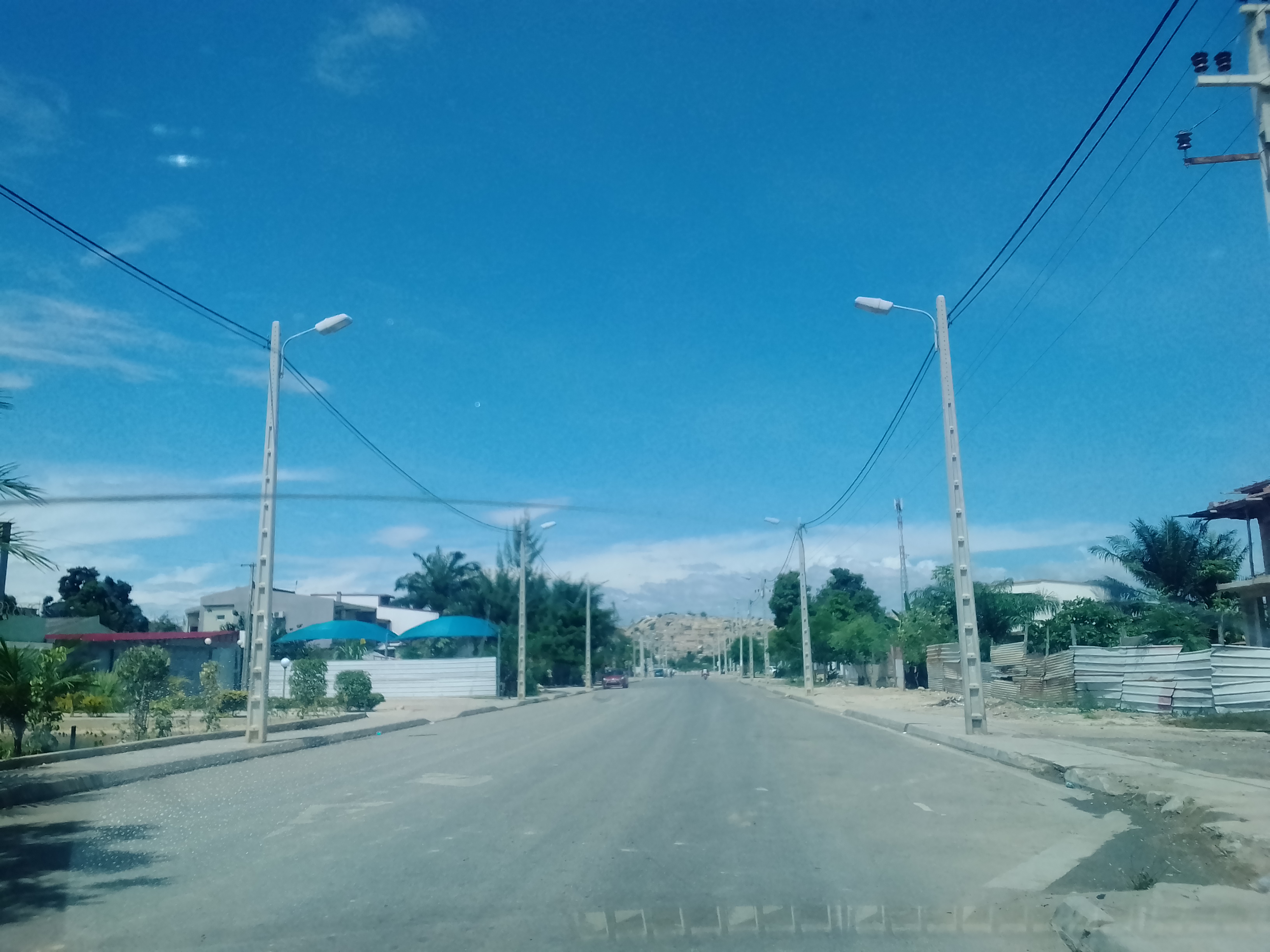 VENDER: VIVENDA NO BAIRRO DA LUZ-LOBITO