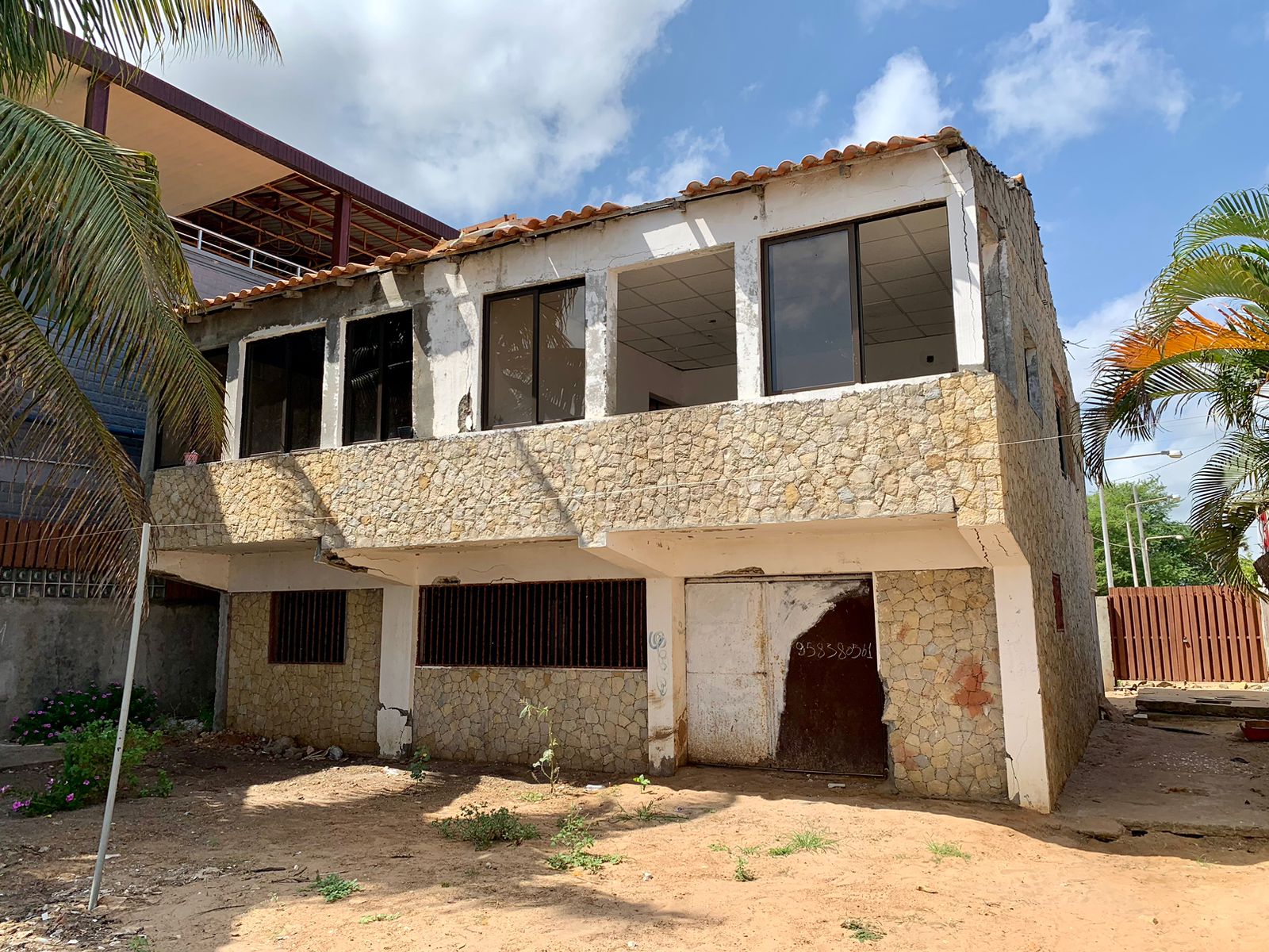 TERRENO E CASA A BEIRA MAR - RAMIROS