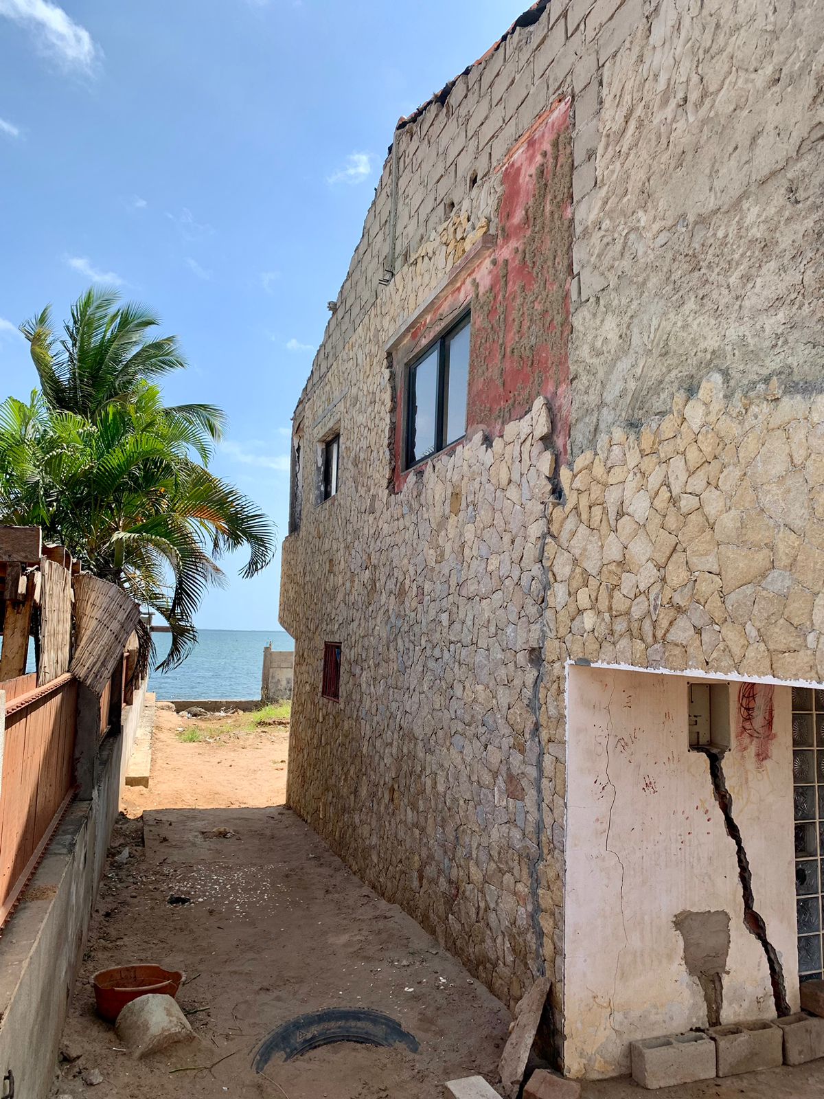 TERRENO E CASA A BEIRA MAR - RAMIROS