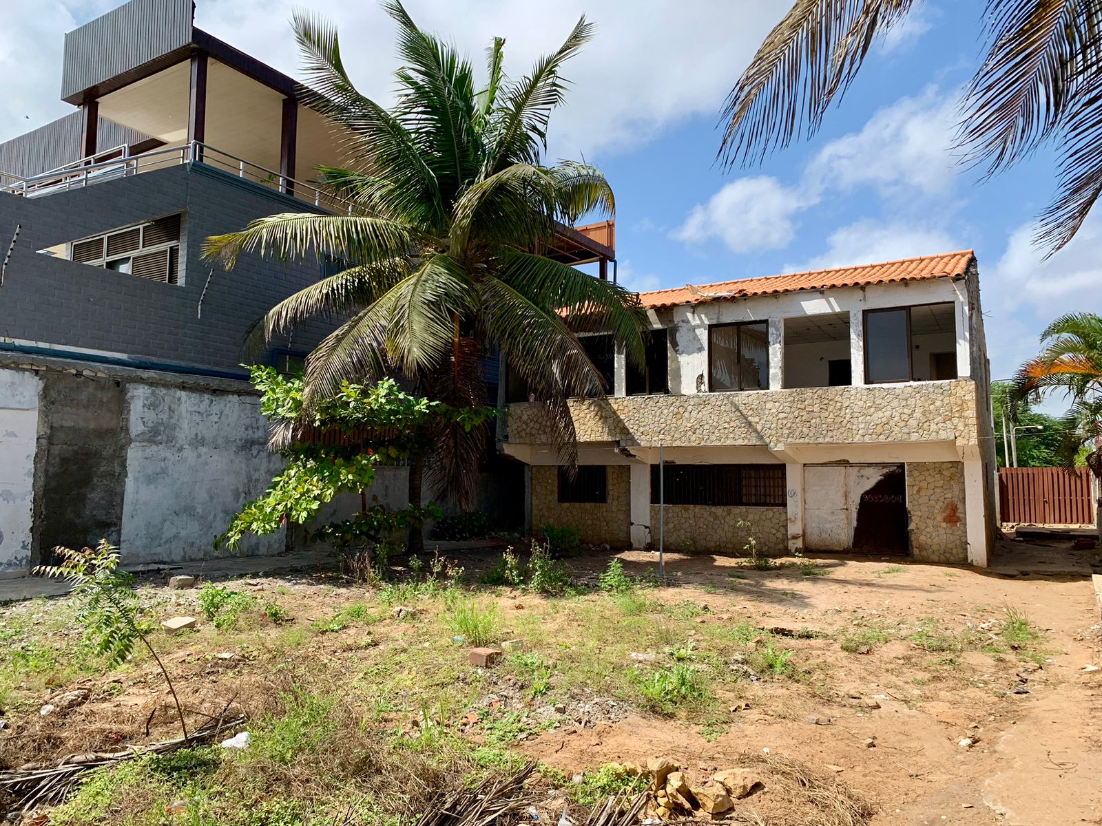 TERRENO E CASA A BEIRA MAR - RAMIROS