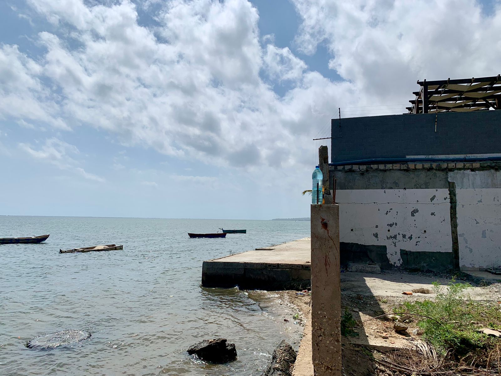 TERRENO E CASA A BEIRA MAR - RAMIROS