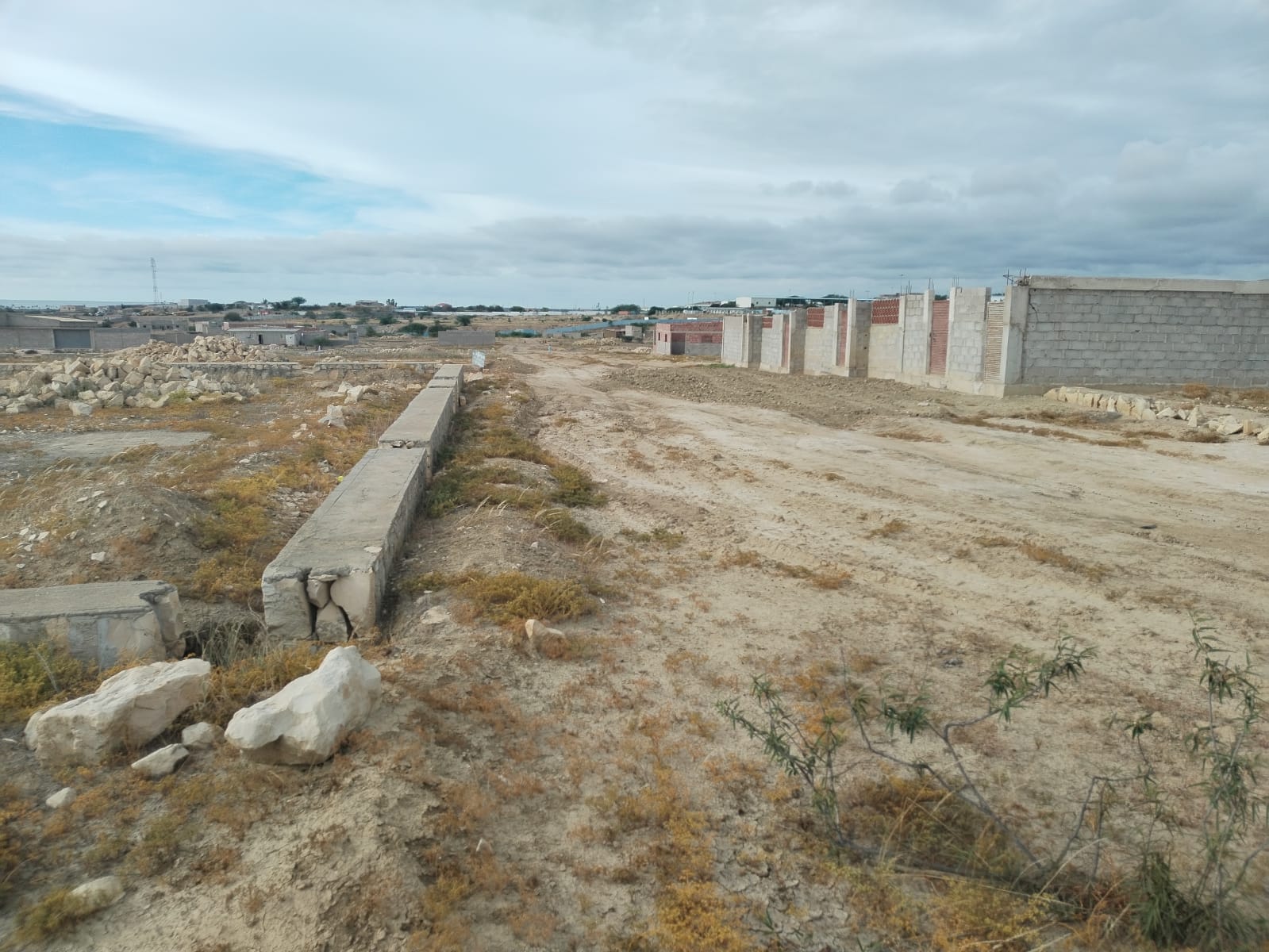 TERRENO A VENDA EM BENGUELA-TAKA