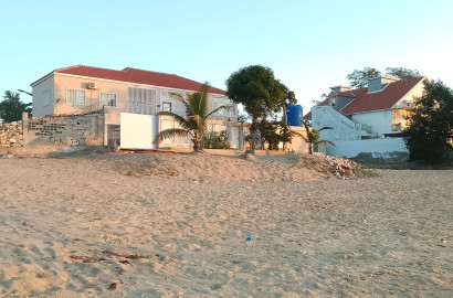 Casa de Alto Padrão à Venda na Baía de Santo António – Benguela