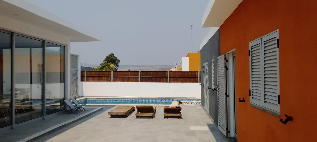 VENDER: VIVENDA V3 COM PISCINA EM BENGUELA